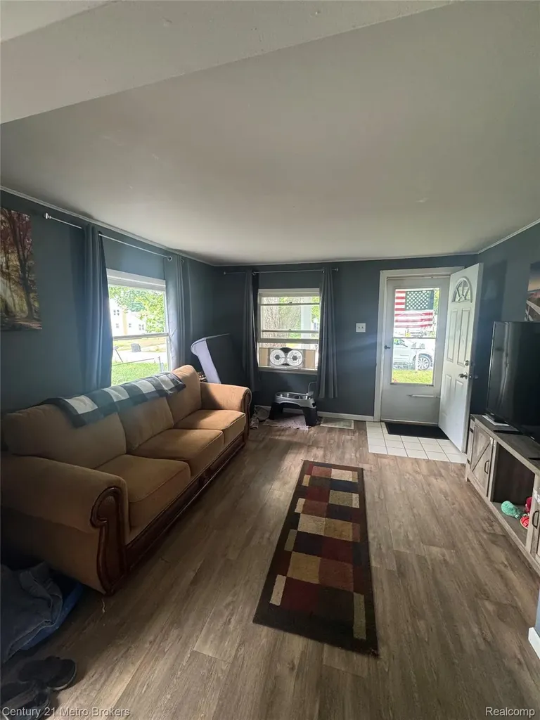 1124 W Parkwood Avenue Flint Charter Township MI 48507