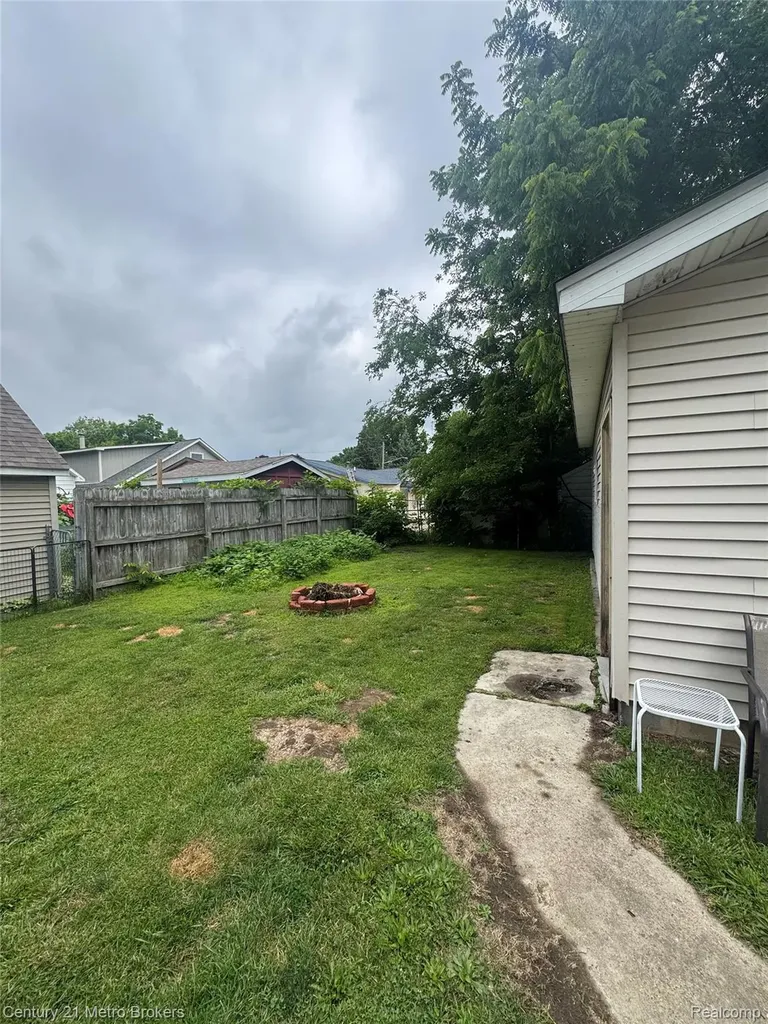 1124 W Parkwood Avenue Flint Charter Township MI 48507