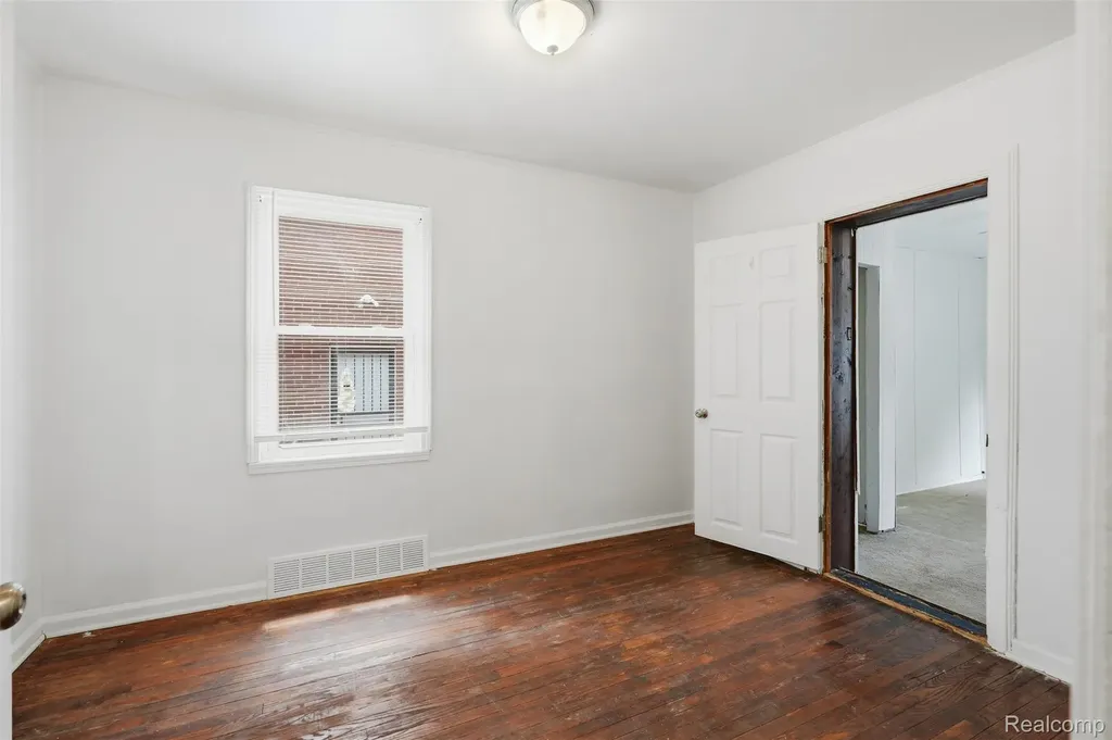 18937 Algonac Street Detroit City MI 48234