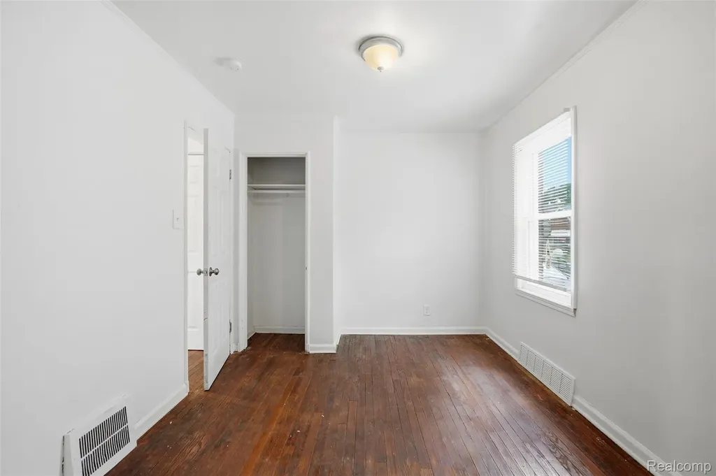 18937 Algonac Street Detroit City MI 48234
