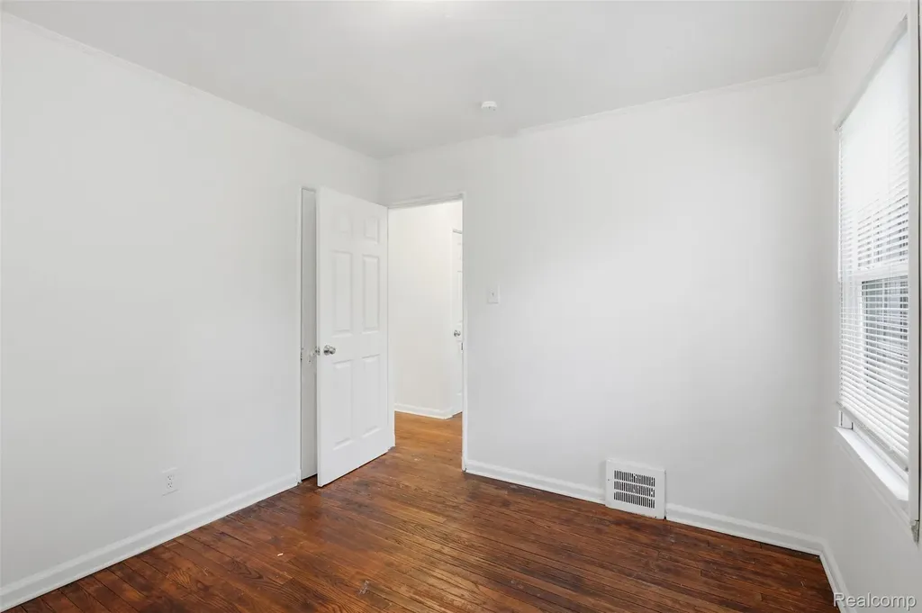 18937 Algonac Street Detroit City MI 48234