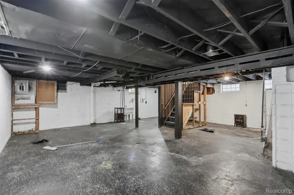18937 Algonac Street Detroit City MI 48234