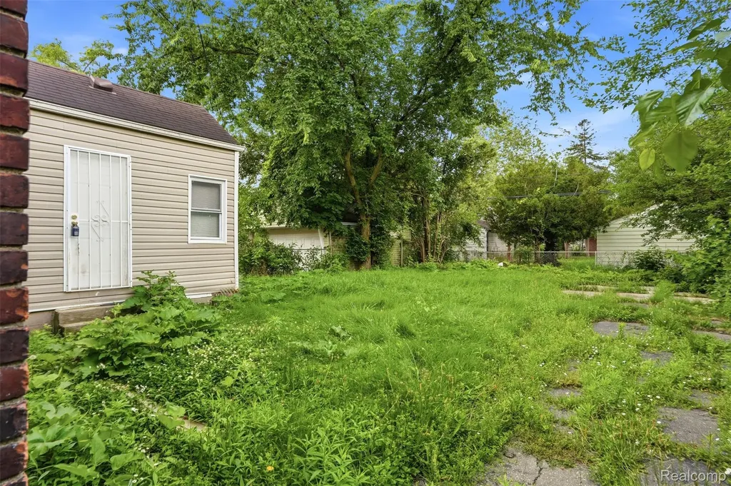 18937 Algonac Street Detroit City MI 48234