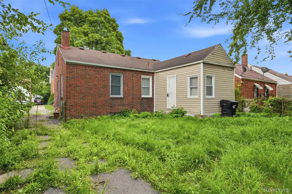 18937 Algonac Street Detroit City MI 48234