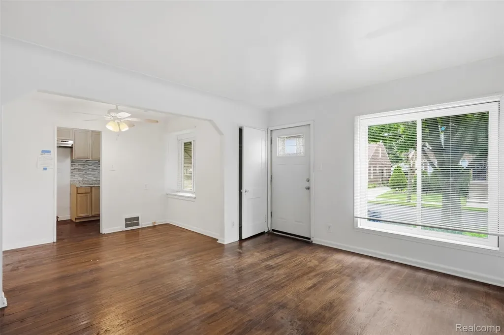 18937 Algonac Street Detroit City MI 48234