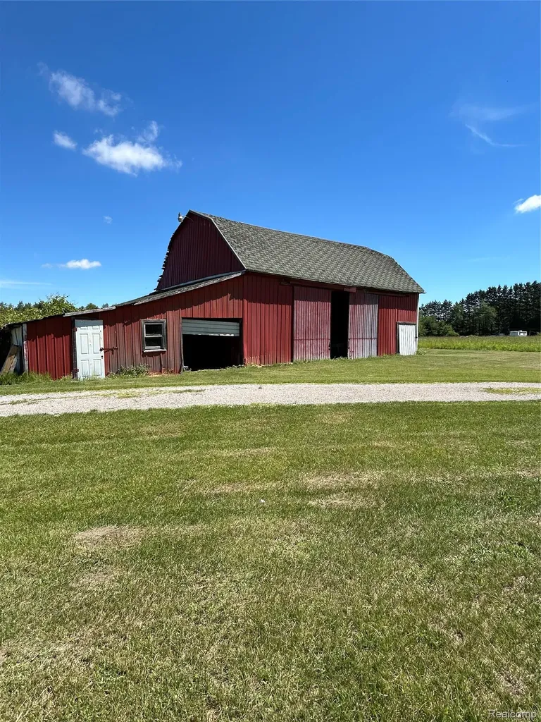 3850 Densmore Road Juniata Township MI 48723