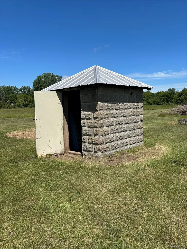 3850 Densmore Road Juniata Township MI 48723