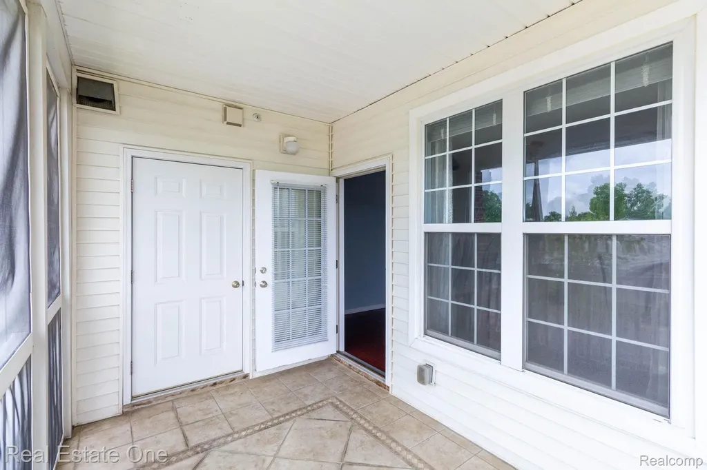 934 W Summerfield Glen Circle Scio Township MI 48103