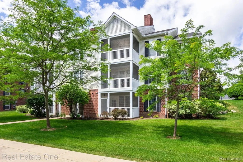 934 W Summerfield Glen Circle Scio Township MI 48103