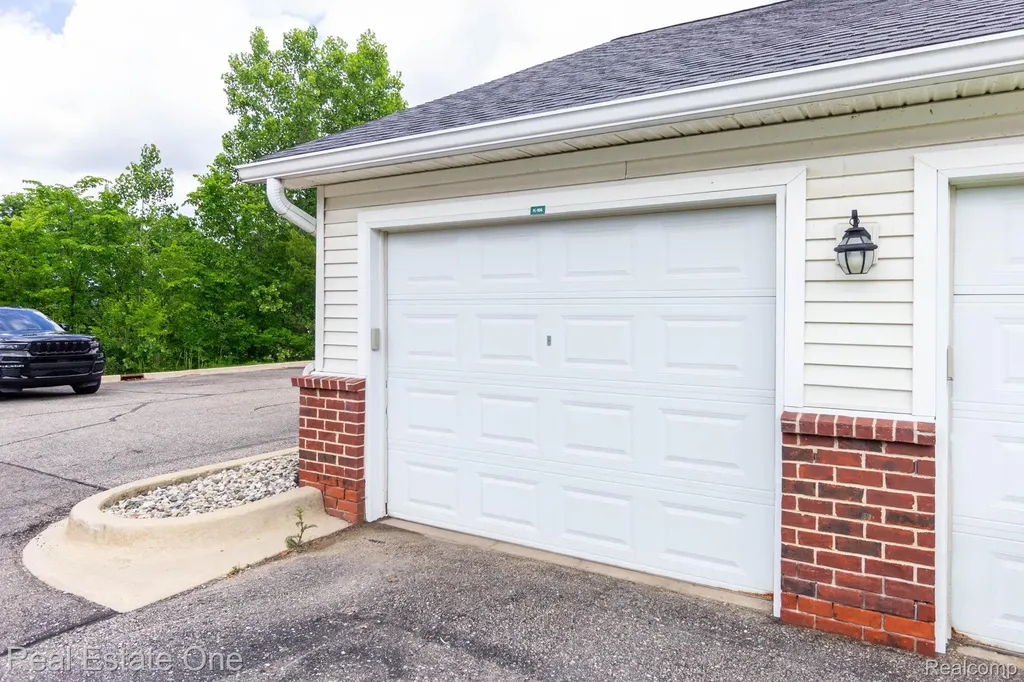 934 W Summerfield Glen Circle Scio Township MI 48103