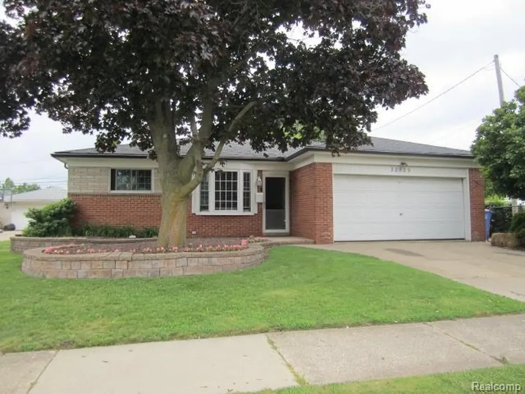 32529 Firwood Drive Warren City MI 48088