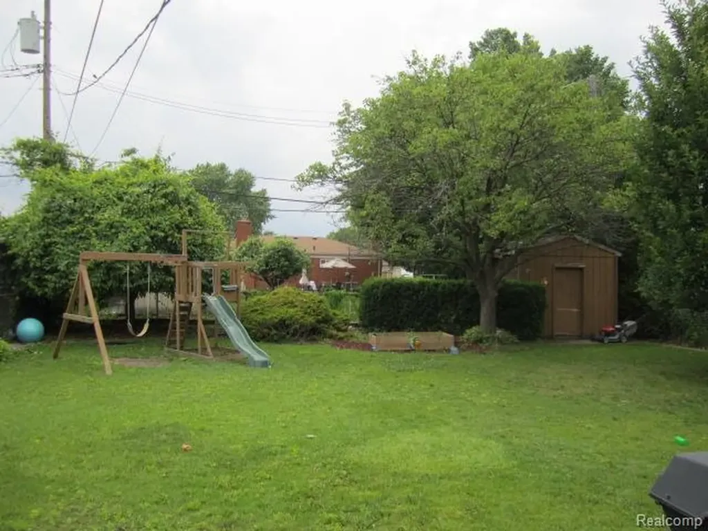 32529 Firwood Drive Warren City MI 48088