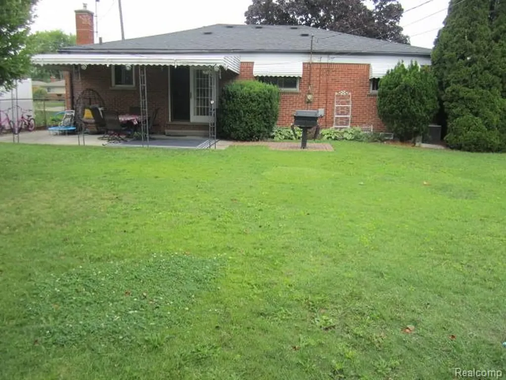 32529 Firwood Drive Warren City MI 48088
