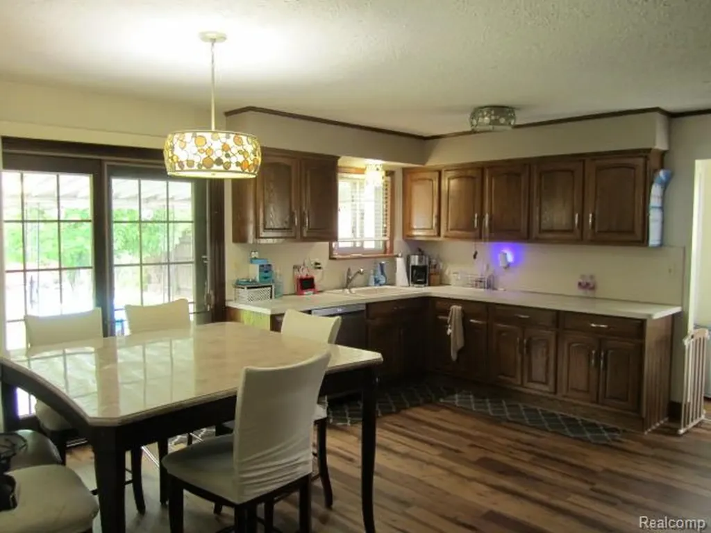 32529 Firwood Drive Warren City MI 48088