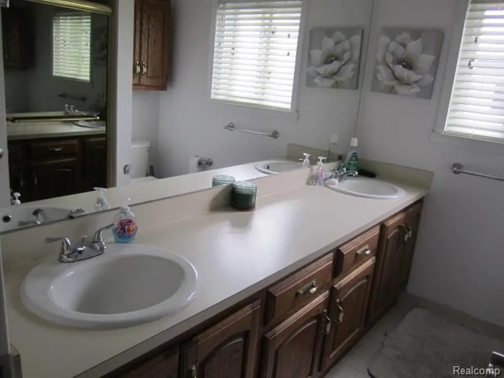 32529 Firwood Drive Warren City MI 48088