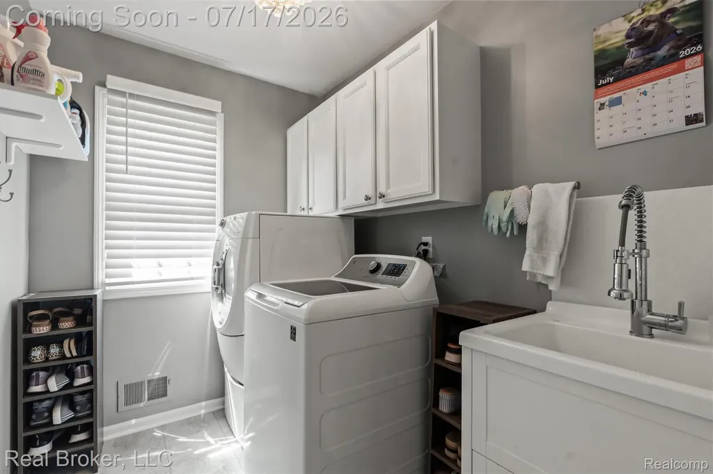 45192 Thornhill Road Canton Charter Township MI 48188