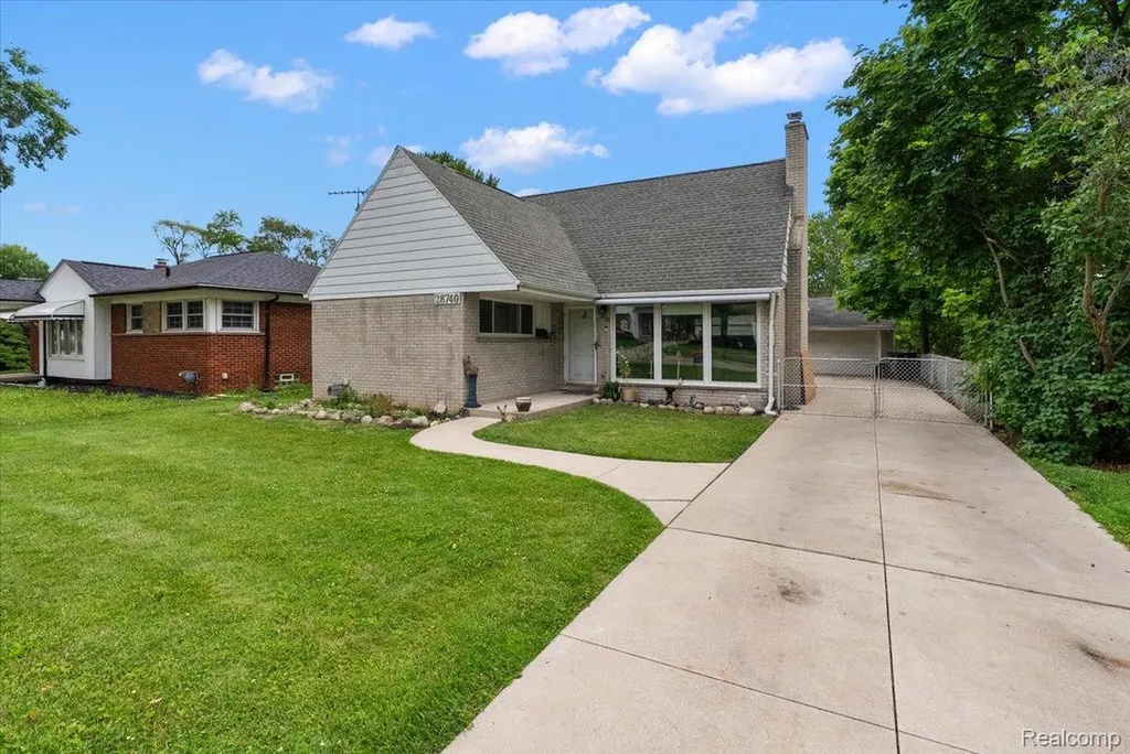 28740 Garfield Street Roseville City MI 48066