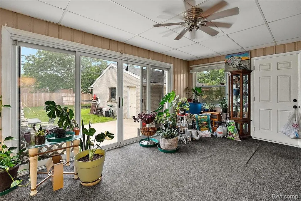 28740 Garfield Street Roseville City MI 48066