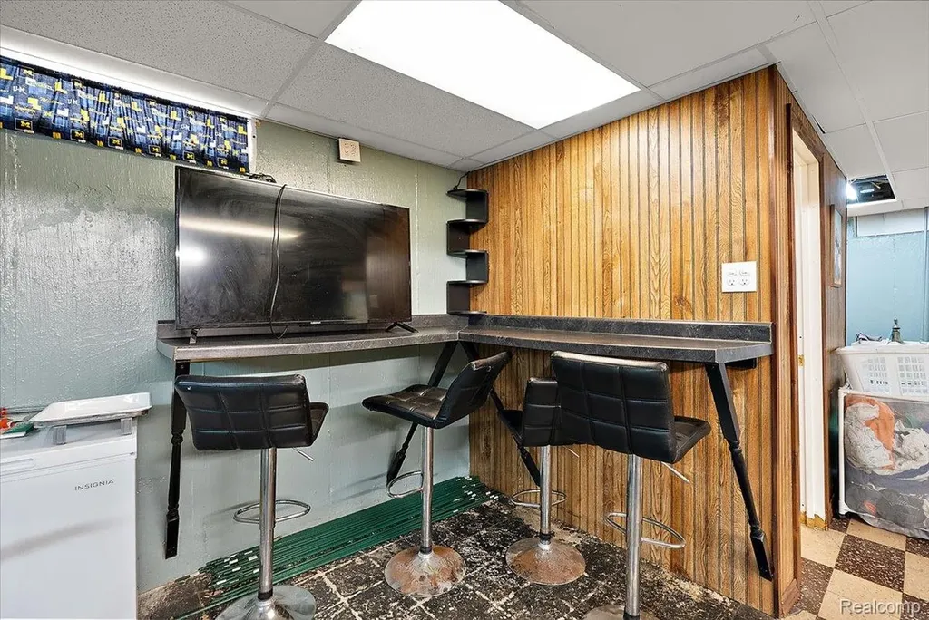 28740 Garfield Street Roseville City MI 48066