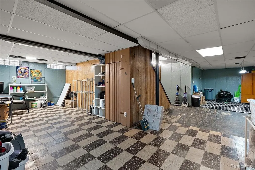 28740 Garfield Street Roseville City MI 48066