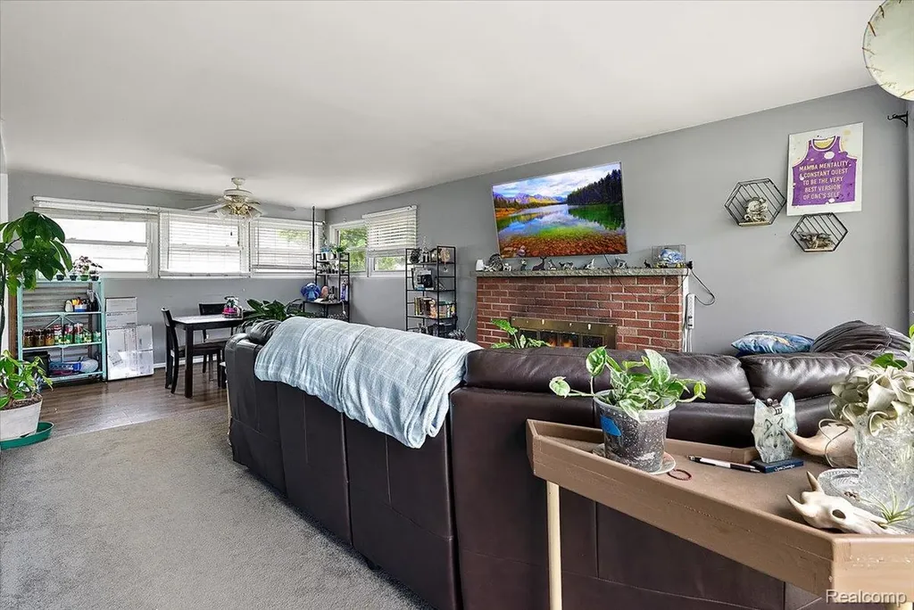 28740 Garfield Street Roseville City MI 48066