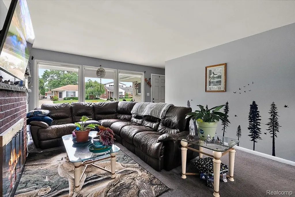 28740 Garfield Street Roseville City MI 48066