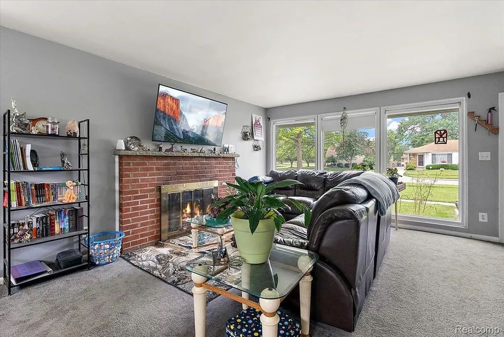28740 Garfield Street Roseville City MI 48066