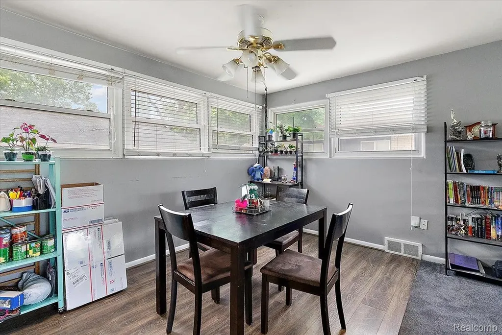 28740 Garfield Street Roseville City MI 48066