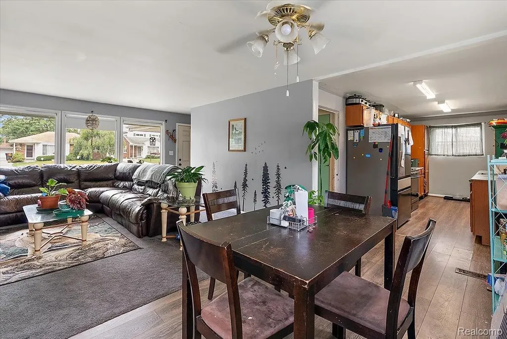 28740 Garfield Street Roseville City MI 48066