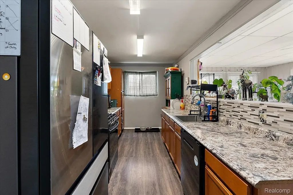 28740 Garfield Street Roseville City MI 48066