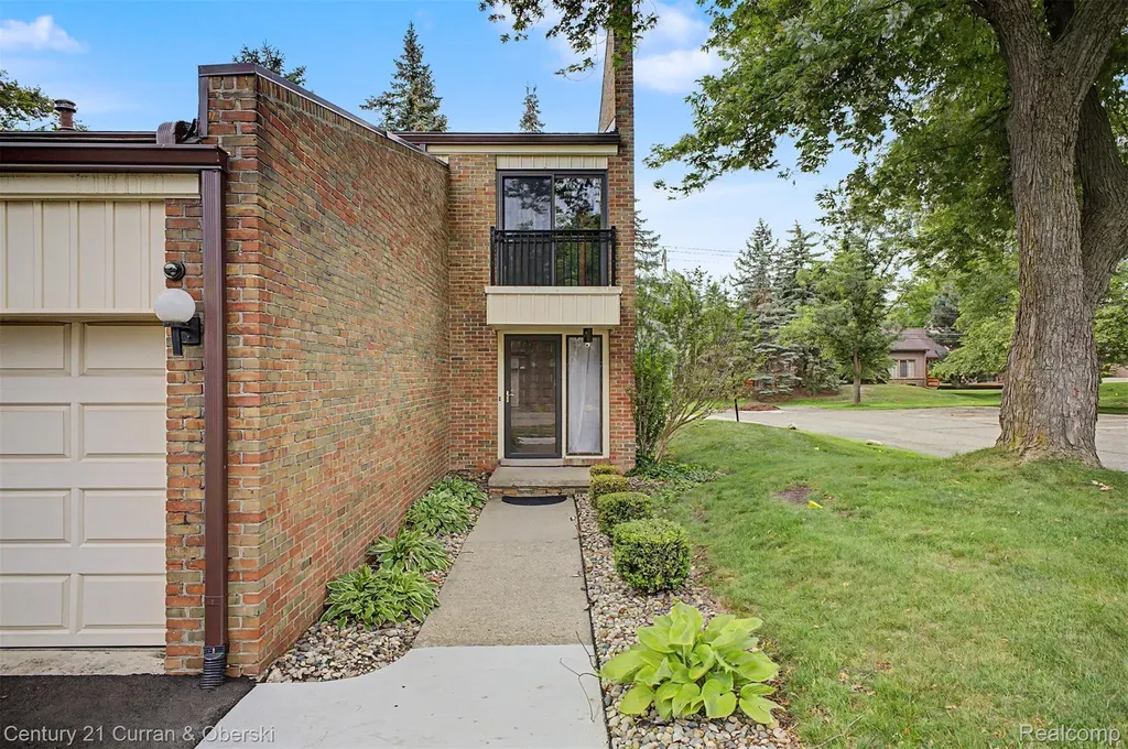 18240 University Park Drive Livonia City MI 48152