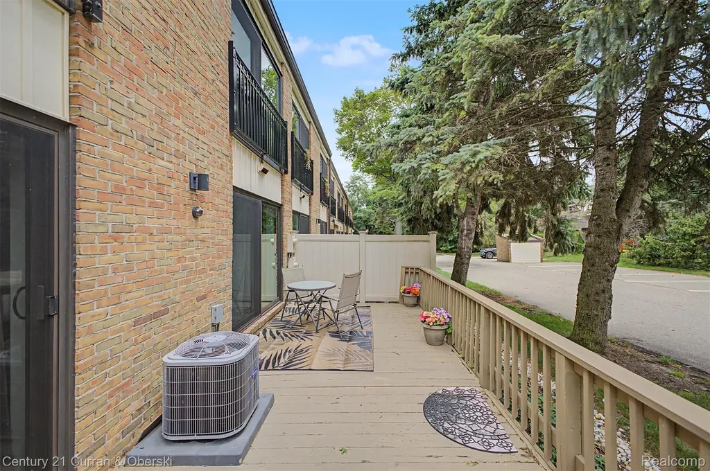 18240 University Park Drive Livonia City MI 48152
