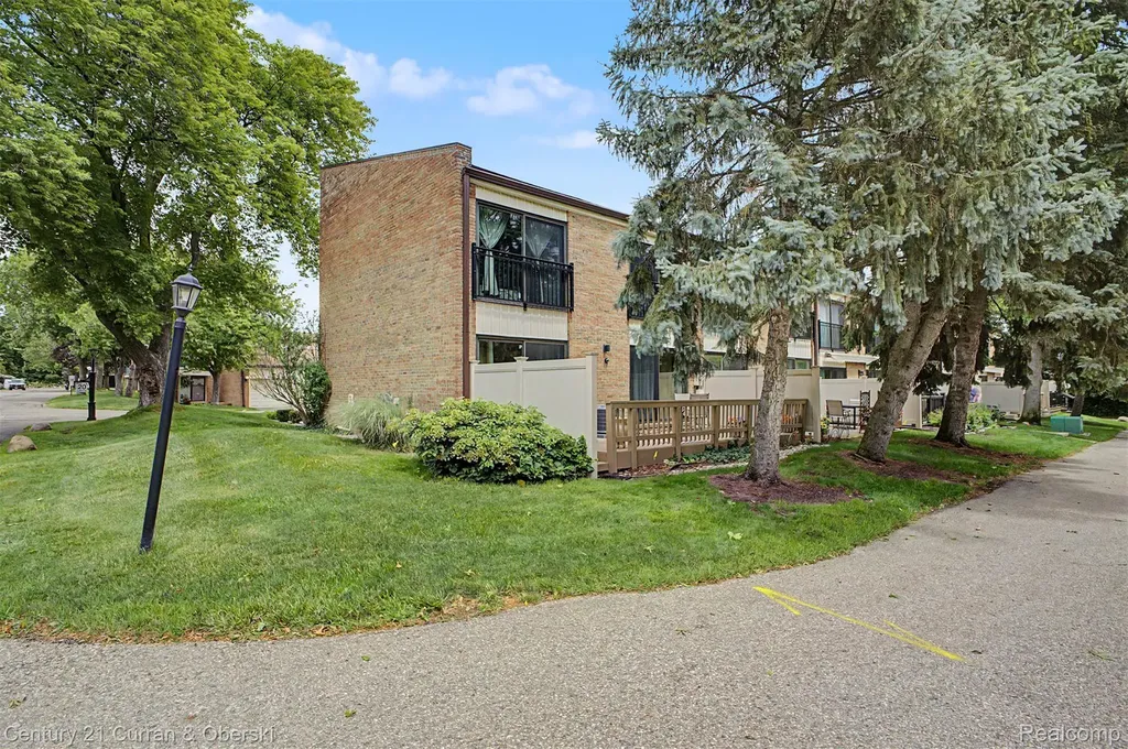 18240 University Park Drive Livonia City MI 48152