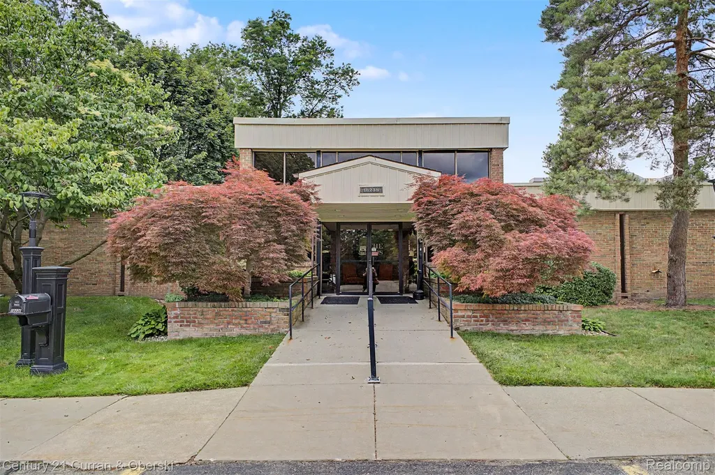 18240 University Park Drive Livonia City MI 48152