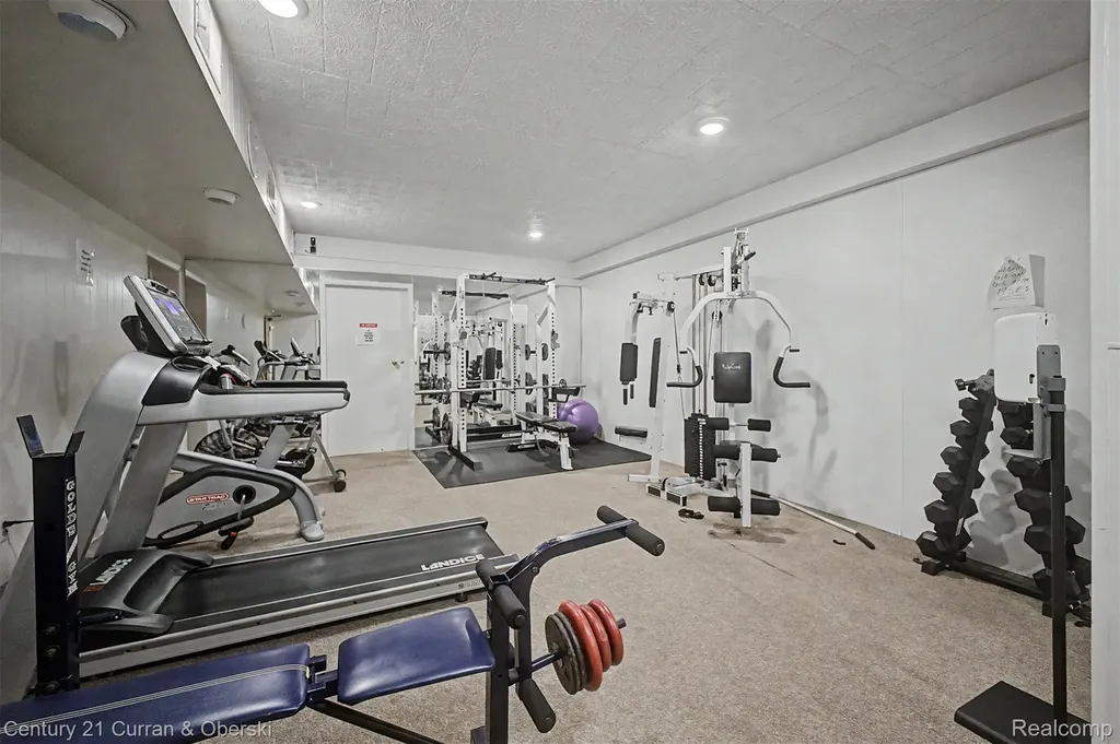 18240 University Park Drive Livonia City MI 48152