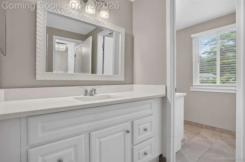 1509 Charter Oak Drive Rochester Hills City MI 48309