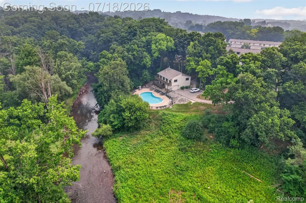 1509 Charter Oak Drive Rochester Hills City MI 48309