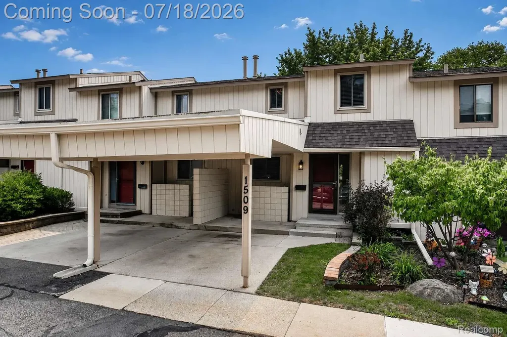 1509 Charter Oak Drive Rochester Hills City MI 48309