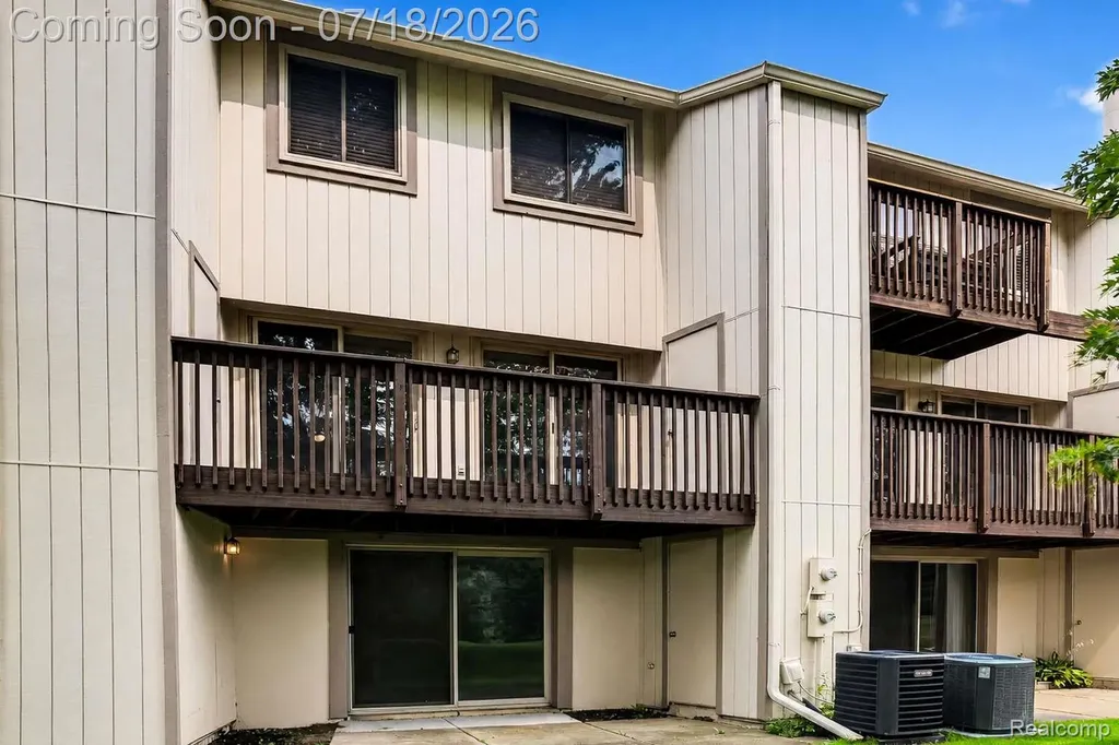 1509 Charter Oak Drive Rochester Hills City MI 48309
