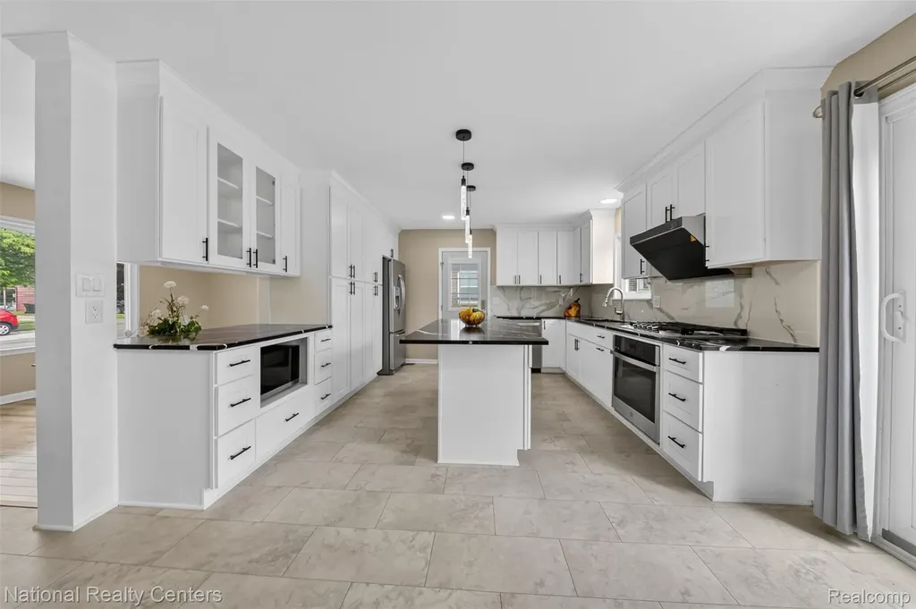 40014 Eagle Drive Sterling Heights City MI 48310