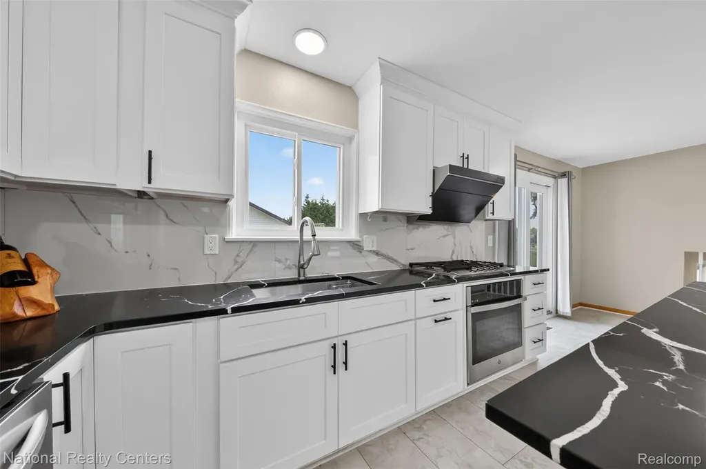 40014 Eagle Drive Sterling Heights City MI 48310