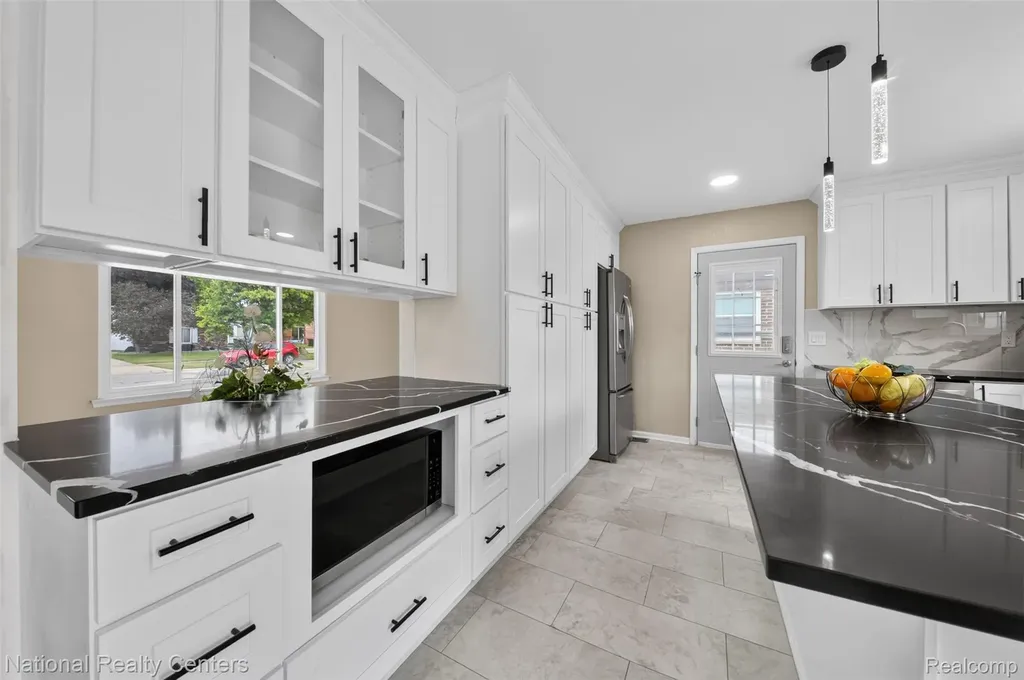 40014 Eagle Drive Sterling Heights City MI 48310