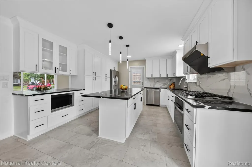 40014 Eagle Drive Sterling Heights City MI 48310