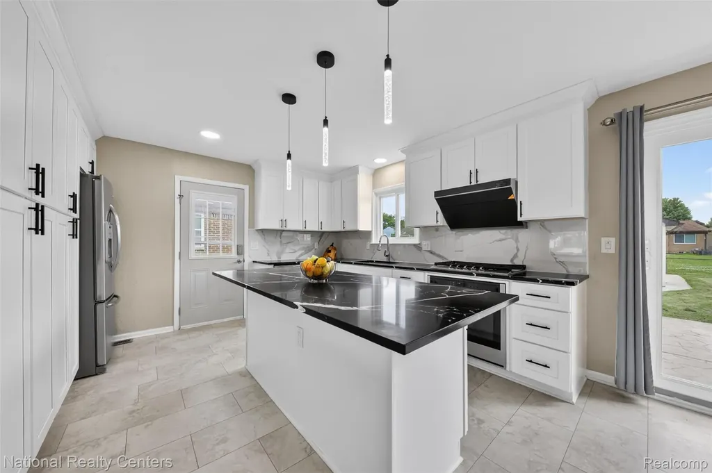 40014 Eagle Drive Sterling Heights City MI 48310