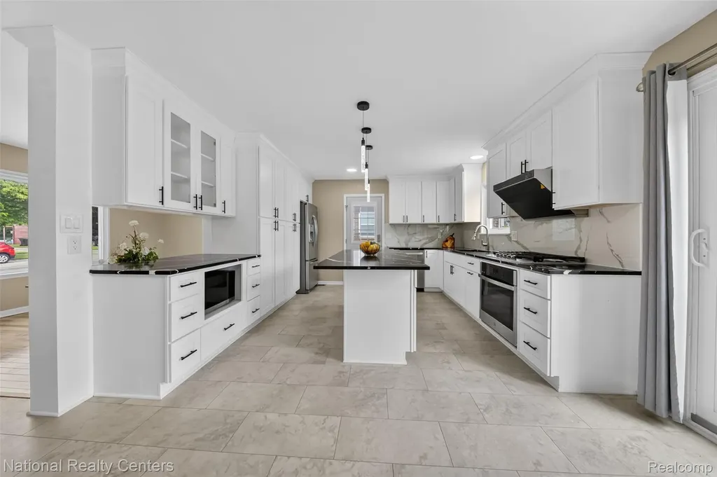 40014 Eagle Drive Sterling Heights City MI 48310