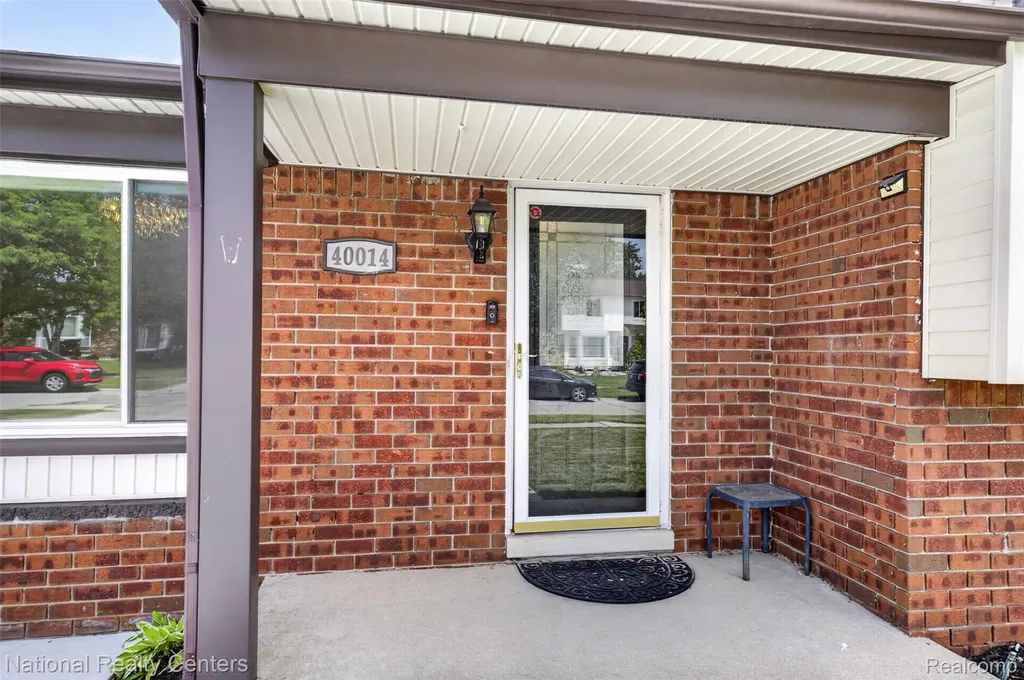 40014 Eagle Drive Sterling Heights City MI 48310