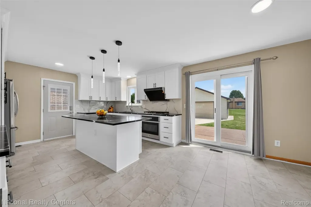 40014 Eagle Drive Sterling Heights City MI 48310