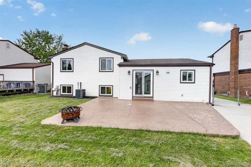 40014 Eagle Drive Sterling Heights City MI 48310