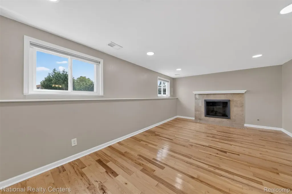 40014 Eagle Drive Sterling Heights City MI 48310