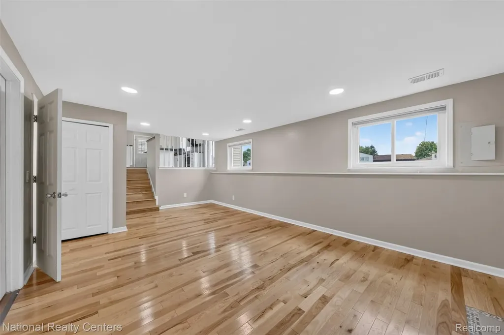 40014 Eagle Drive Sterling Heights City MI 48310